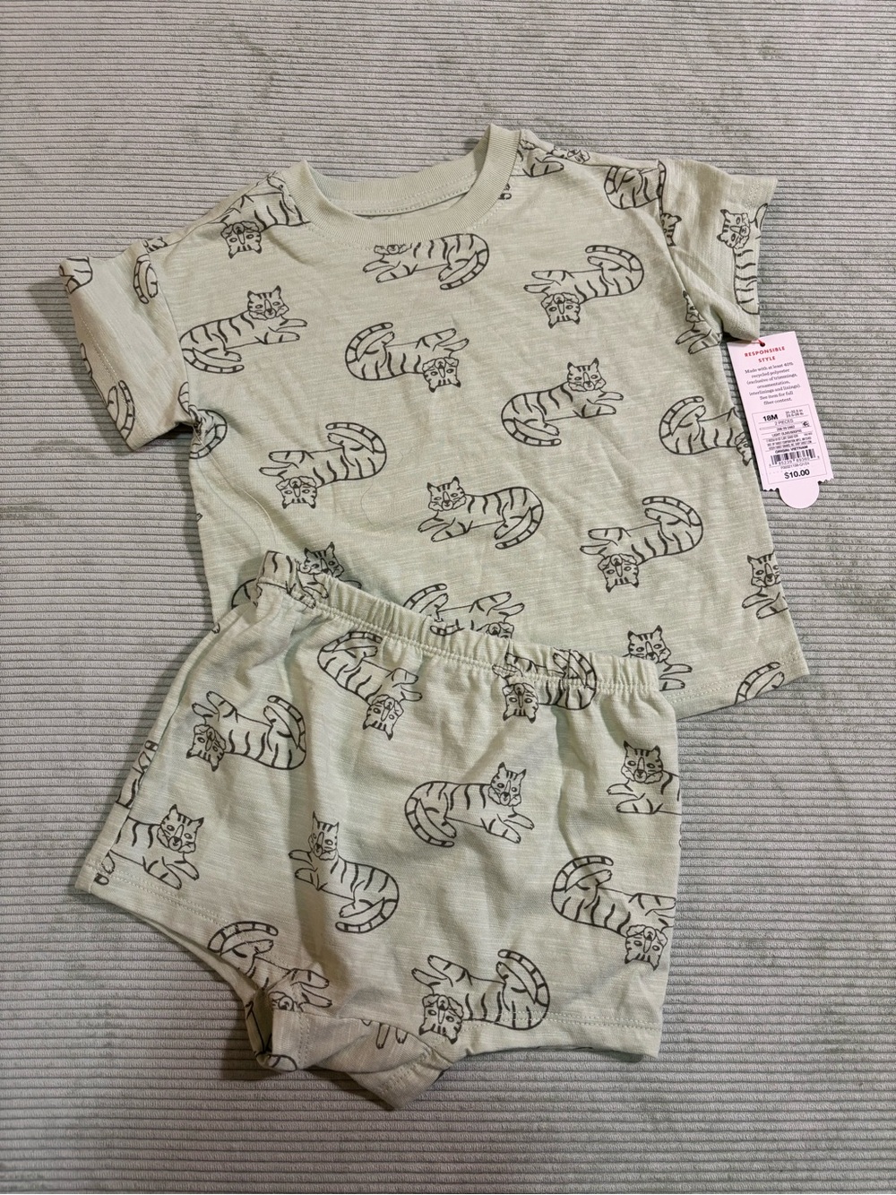 Cat & Jack Sage Green Cat Print Short Sleeve Pajama Set